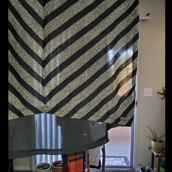 GUESS Sheer Top - Picture 2 of 4